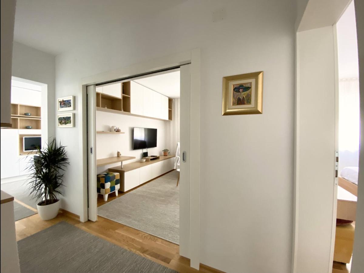 White 5 Apartment สปลิท ภายนอก รูปภาพ